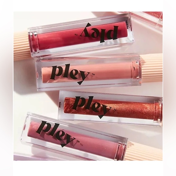 PLEY Lip gloss lacquer in shade Ethel - Picture 2 of 2